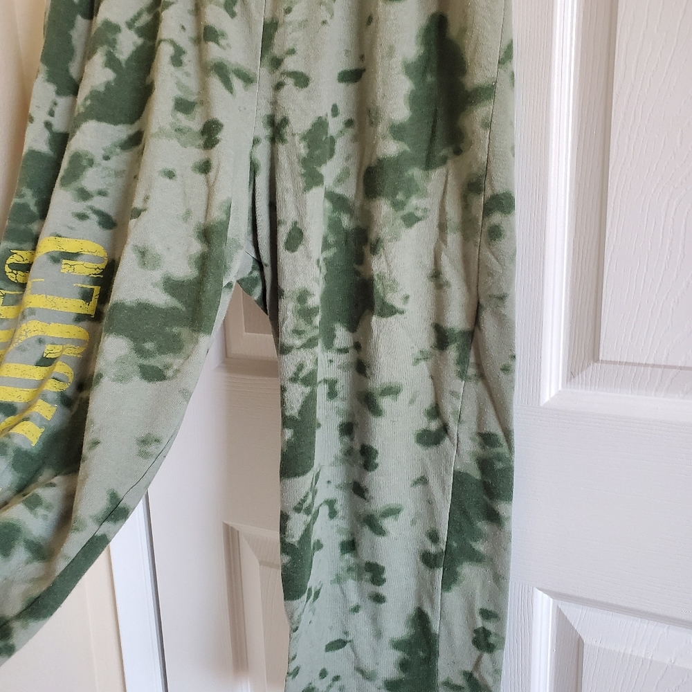Guns N Roses Camouflage Green Sweats - Picture 3 of 7